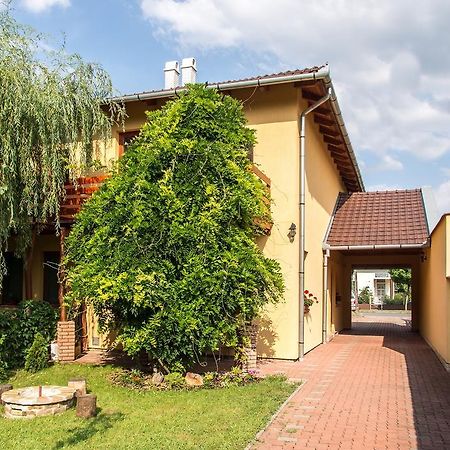 Aqua Apartman Gyula Exteriér fotografie