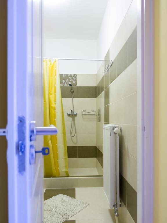 Aqua Apartman Gyula Pokoj fotografie